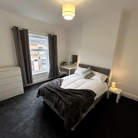 Bright Home From Home Stoke-on-Trent 外观 照片