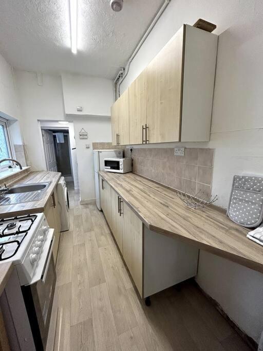 Bright Home From Home Stoke-on-Trent 外观 照片