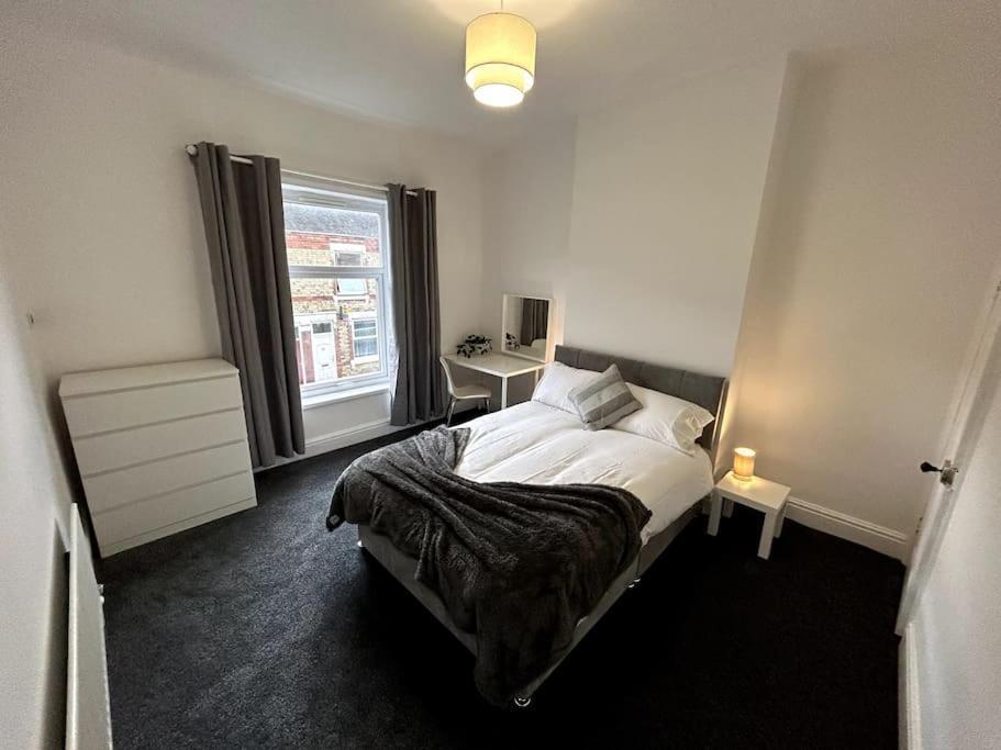 Bright Home From Home Stoke-on-Trent 外观 照片