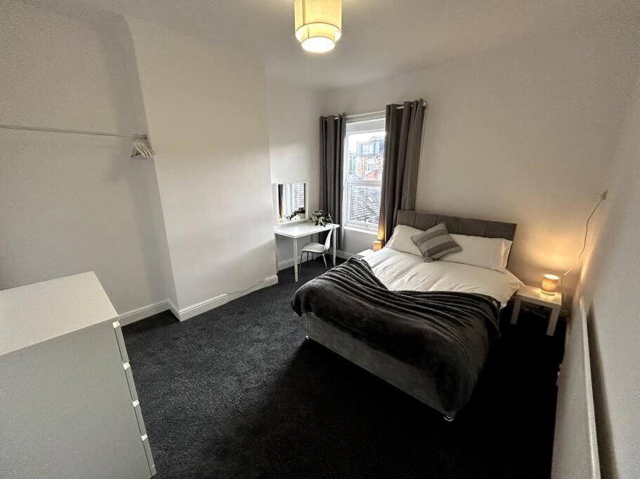 Bright Home From Home Stoke-on-Trent 外观 照片