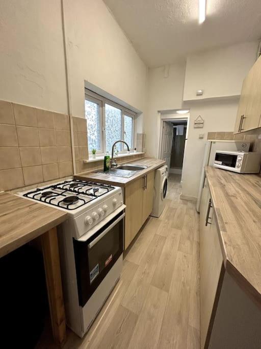 Bright Home From Home Stoke-on-Trent 外观 照片